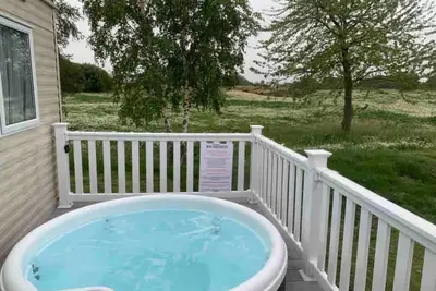 Image de Lovely 3-Bed Caravan with Hot Tub in Lincolnshire