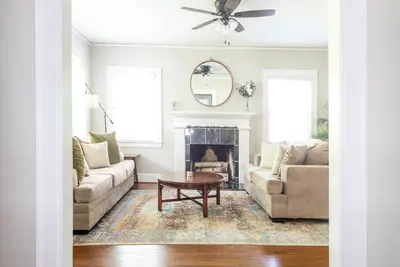 Image de Beautiful Home In High Point's Sherrod Park Historic District