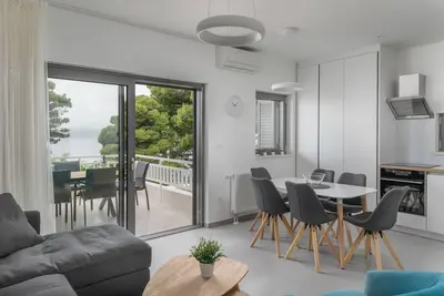 Image de Appartement de deux chambres avec la terrasse et la vue sur le mer Brela, Makarska (A-19345-b)