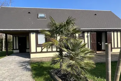 Image de Charmant chalet 4p avec jardin privatif, proche plage et commerces Ă Merville-Franceville