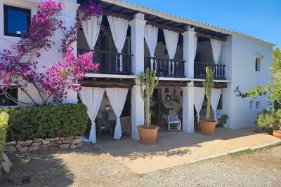 Finca authentique ibicenco avec piscine et immense  jardin