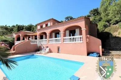 Image de Ideal for a couple, small romantic nest with breathtaking sea view