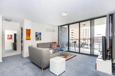 Image de 24 Amazing Adelaide Tce 2br 2ba Location-parking-Cbd