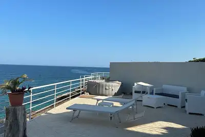 Image de Cozy sea view rooms with private beach and jacuzzi