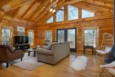Image de The Lovely Cabin | Pet-friendly, Deck, Fire Pit