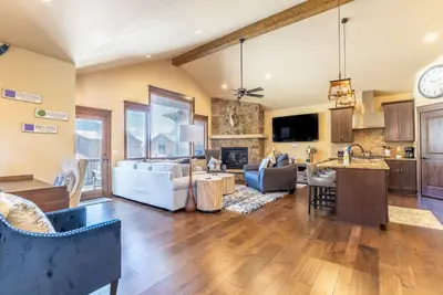Image de Luxury Townhome in River Run Village w/ Mountain Views, Easy Access to Shops!