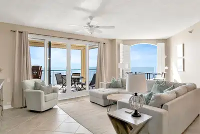 Image de Breathtaking Beach Colony Towers Condo | Your New Home Away From Home!
