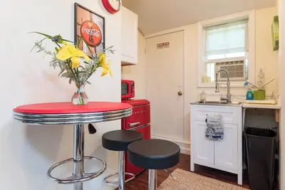 Image de ✨Private Studio w\/ Loft Center Historic Carlisle✨