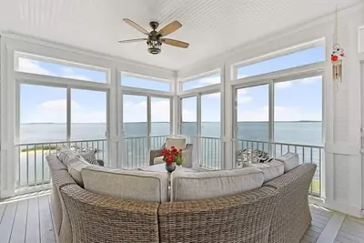 Image de Waterfront, Private Beach and a Boat Slip! All included!