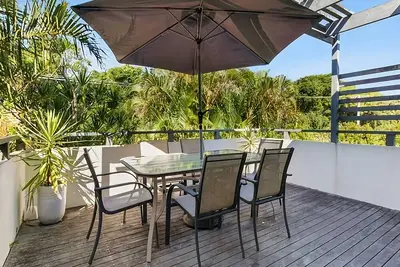 Image de Seaside on Fourth is secluded and spacious, directly across from Sawtell beach.