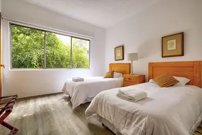 Image de Beautiful apartment with unbeatable location 3br/ 2ba