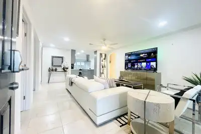 Image de Luxury 5-Br home, walk to Arlington attractions