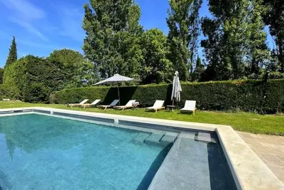 Image de Charmant Mas en campagne, proche village de Lambesc, grand jardin, piscine.