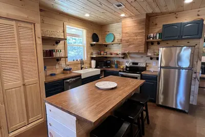 Image de Beautiful rustic cabin on the shores of Greer's Ferry Lake