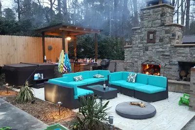 Image de Outdoor Oasis - Secluded Pool, Hot Tub, Fireplace