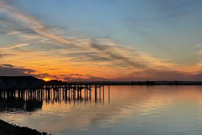 Image de Beautiful sunsets on Sunset Lake - Blocks from the Beach