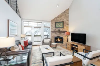 Image de Ski In/Out | Penthouse Paradise with Loft, Views, Hot Tub