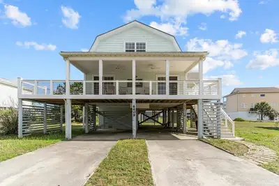 Image de Ocean View with Upper and Lower Decks located on West End - Building Memories