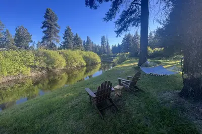 Image de River Front House -20 min to Bend -25 min to Mt Bachelor - Sleeps 12