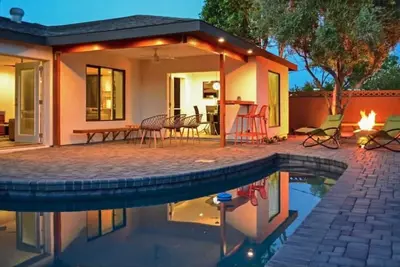 Image de Relaxing 4 Bedroom Estate: Private Pool w/ Heated Pool Option| Fire Pit