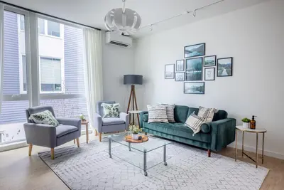 Image de 2 King Bdrm Modern & Spacious Townhouse Mins to Dt Seattle & Airport