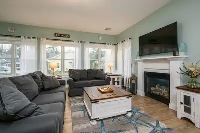 Image de Sun kissed cottage with resort amenities, 15 mins from Kport & local beaches.