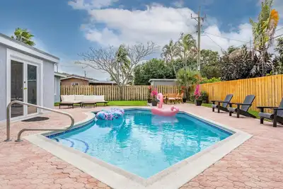 Image de Cozy Retro Poolside Bungalow Close To Beach