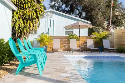 Image de Cozy Bungalow pool home 10 min to beautiful Gulf Coast Beaches