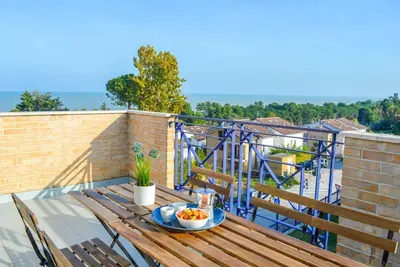 G. Bay C25 - Second floor apartment with balcony and hill view