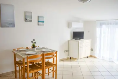 G. Bay C26 - Second floor apartment with balcony and hill view