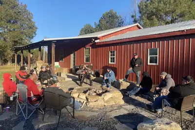 Image de Unique Sportsman's Lodge surrounded by North Sauty Waterfowl Refuge acres.