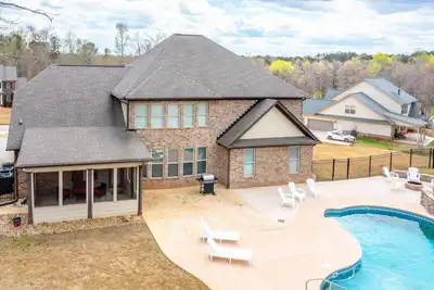 Image de Private Pool |Luxurious 6br in McDonough |Game Room |Pet Friendly| Easy Atlanta Access