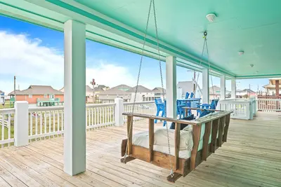 Image de Coastal Haven:  Ocean Views, Crystal Beach, Pet-Friendly