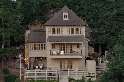 Image de Water's edge, gated community, private dock with toys, community pool, hot tub