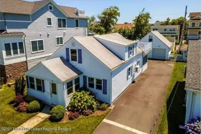 Image de Great Home One Block To The Beach