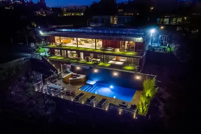 Image de Hollywood Hills Masterpiece with Panoramic Views