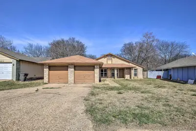 Image de West San Antonio Home w/ Yard: 16 Mi to Dtwn!