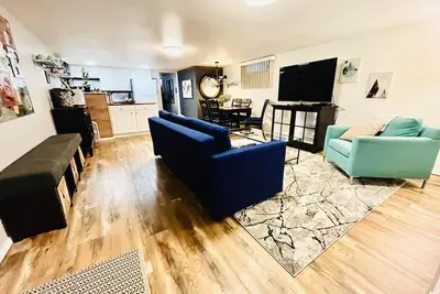 Image de Large Modern 2 Bedroom near Ocean, Airport, and Seattle with private garage