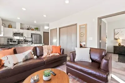 Image de Wonderful New 2 Bed 2 Bath Near Perry Dist and Dt!