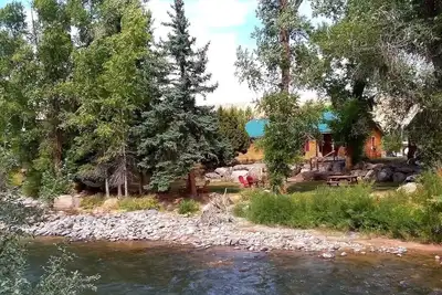 Image de Cabin on the Wind River - Excellent in-town location!