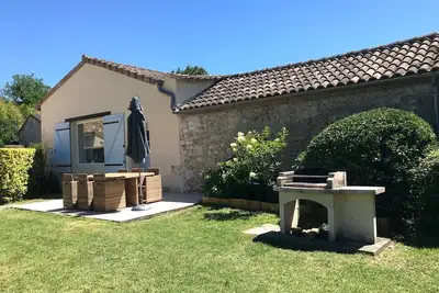 Image de Gîte à 30 mn de Bordeaux, au sein d'un parc arboré et piscine
