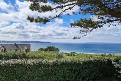 Image de Villa à 2mn à pied de la plage! Salle de jeu, idéal pour les familles.