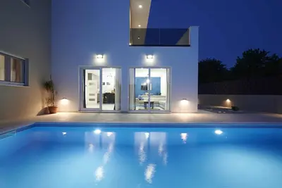 Image de Royal blue house is new modern villa 5 min from the beach!