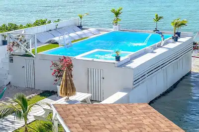 Image de Amazing Ocean View Gated Estate - 4 Private Rental Villas, High rise pool\/12 Bed