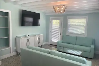 Image de Newly Renovated, Coastal Themed;  W/ Outdoor Kitchen, Pool & Porch