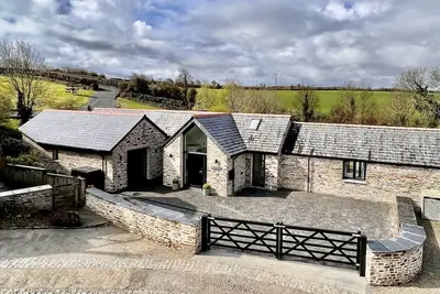 Image de Luxury barn conversion near Padstow - stunning ocean views, garden and hot tub