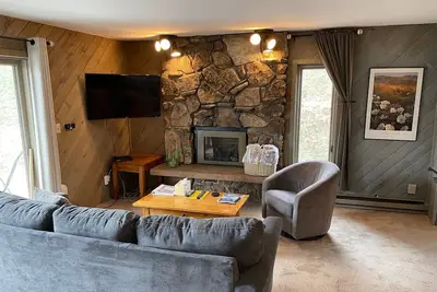 Image de Ski In/Walk Out One Bedroom-Updated with Spacious Kitchen