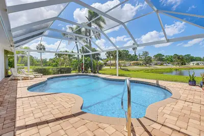 Image de Pool, Lake & Sunset Views: Home in Sarasota