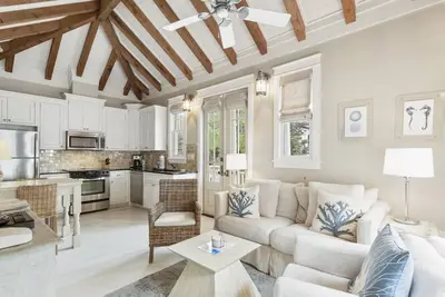 Image de Summer Availability! Carriage House! South of 30a in Rosemary Beach!