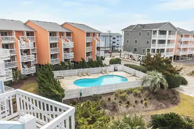 Image de Nights on the North End-Steps to the Beach, Pool & Pier
